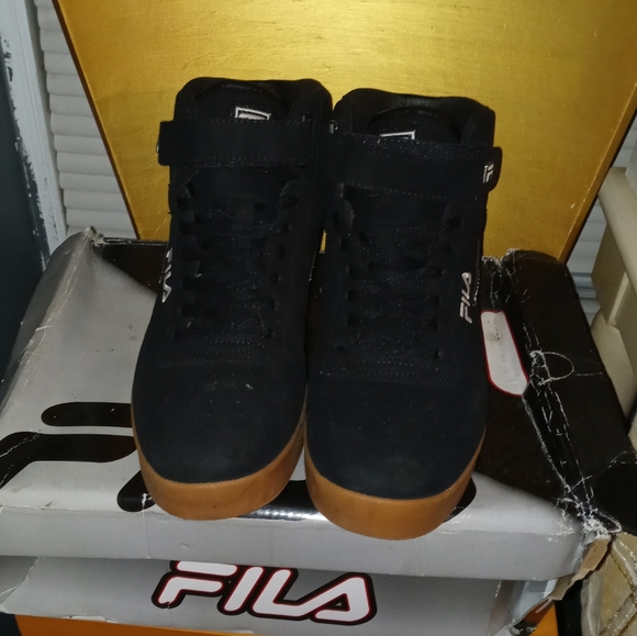 New F-13 Fila Sneakers - Picture 3 of 7